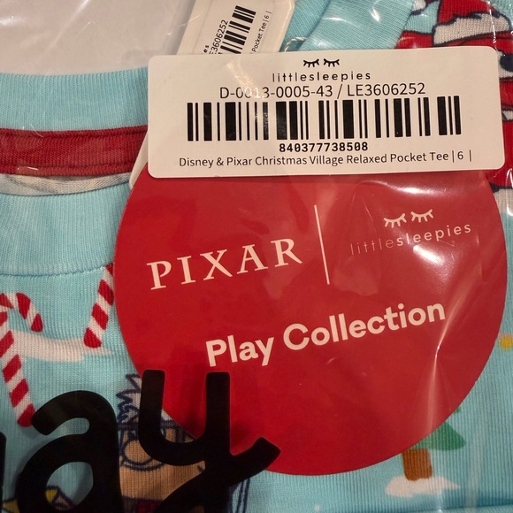Pixar Play Little Sleepies Christmas Village Relaxed Pocket Tee 6 NEW - Picture 2 of 2